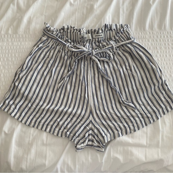 Hollister white and blue stripe paper bag shorts (lined w/ pockets) size Medium - Picture 2 of 13